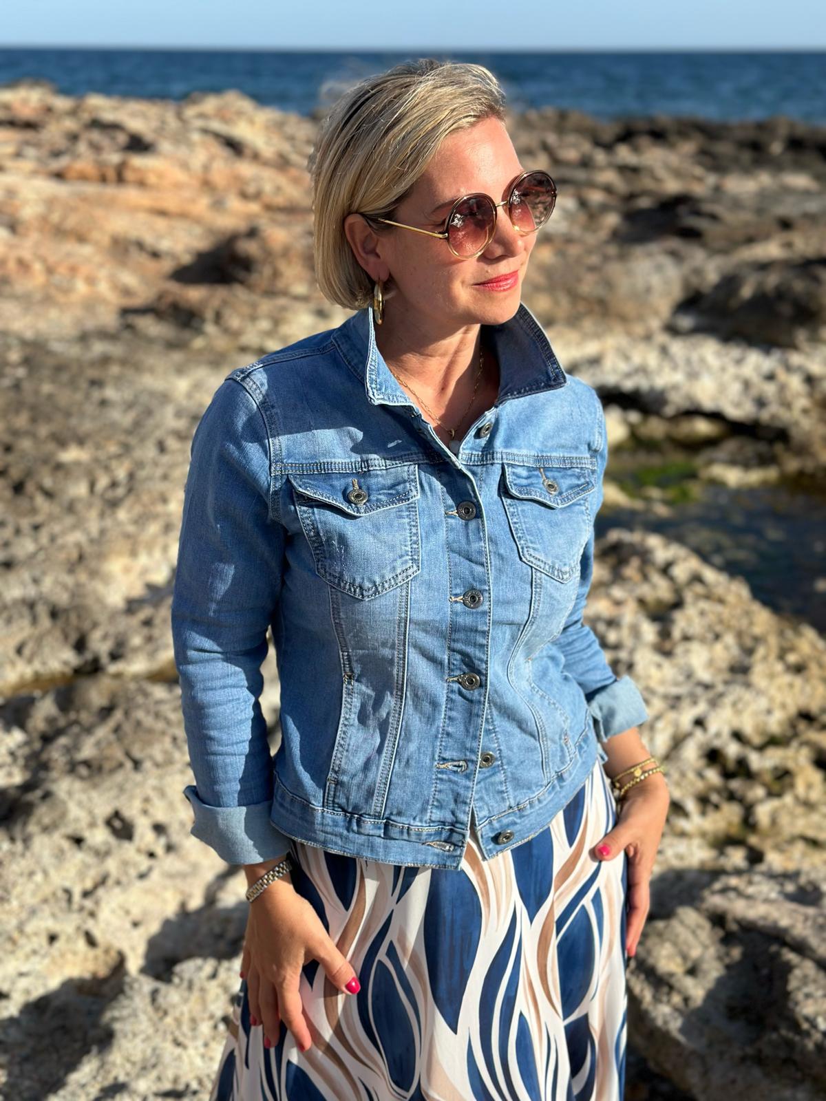 Denim Dreams – Klassische Jeansjacke in Light Blue