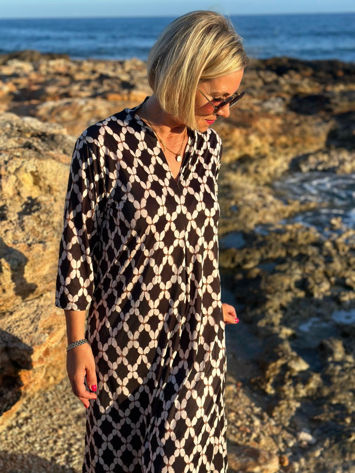 Sommerkleid "Luna" mit grafischem Print & V-Ausschnitt in Schwarz