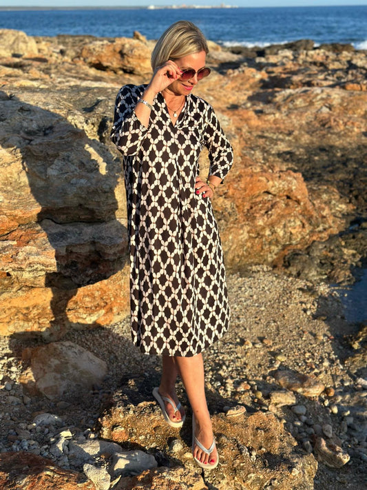 Sommerkleid "Luna" mit grafischem Print & V-Ausschnitt in Schwarz