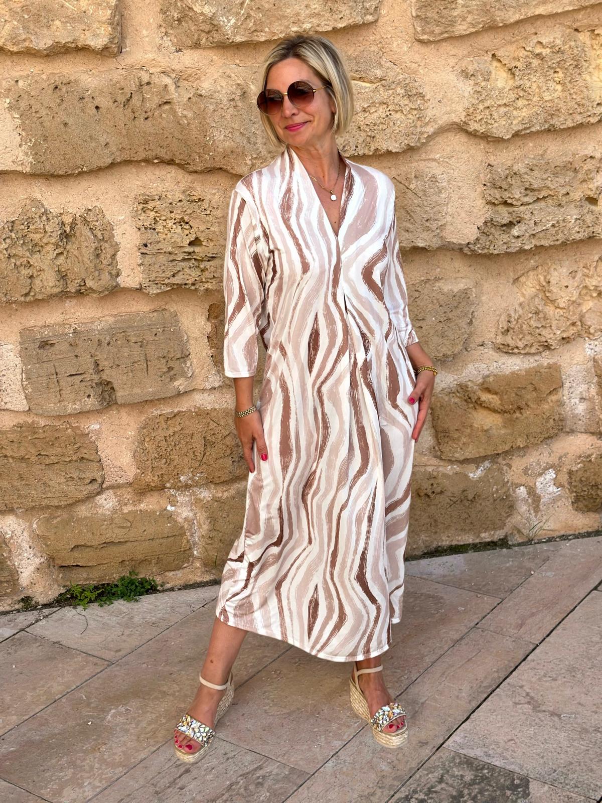 "Everyday-Chic" Maxikleid mit fließendem Muster in Sand