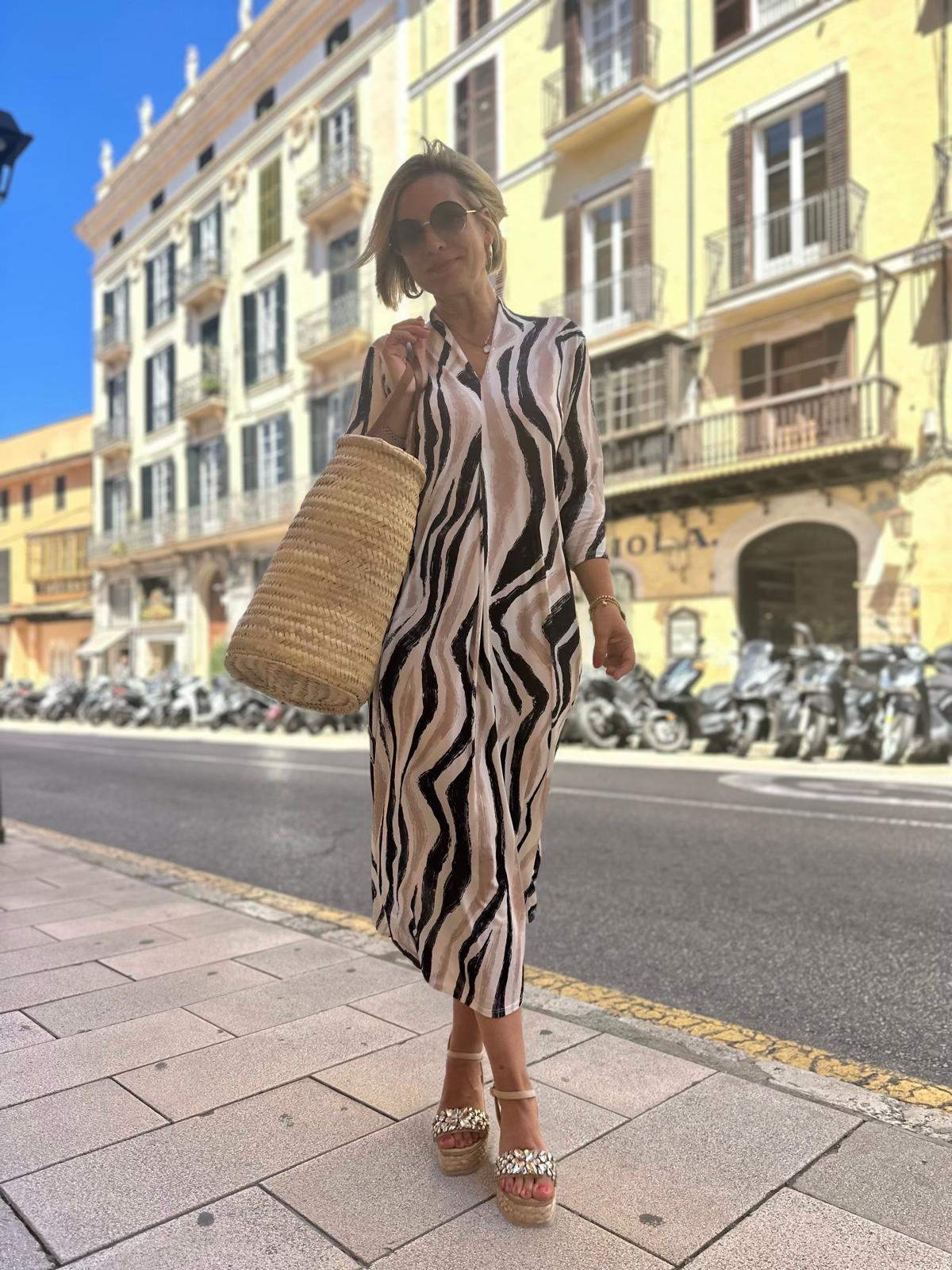 "Everyday-Chic" Maxikleid mit fließendem Muster in Classy Black