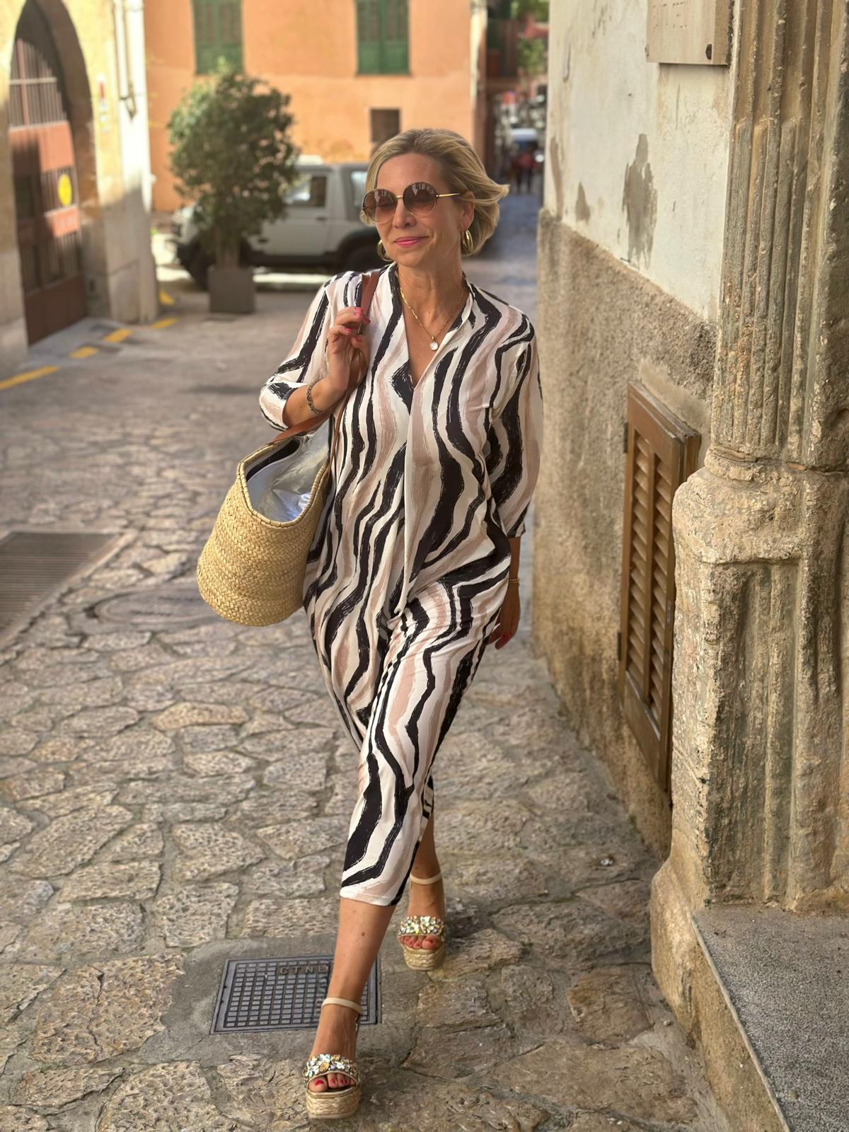 "Everyday-Chic" Maxikleid mit fließendem Muster in Classy Black