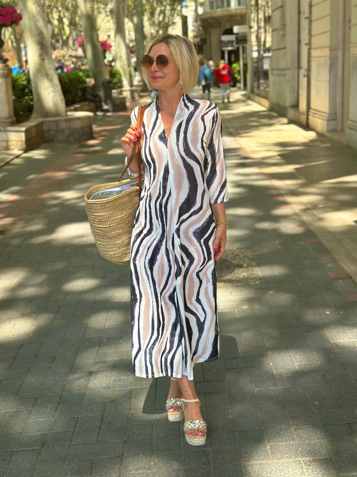 "Everyday-Chic" Maxikleid mit fließendem Muster in Classy Black