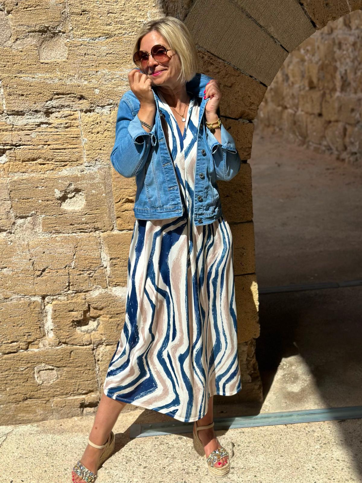 "Everyday-Chic" Maxikleid mit fließendem Muster in Navy