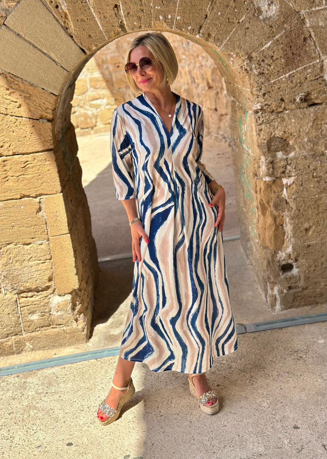 "Everyday-Chic" Maxikleid mit fließendem Muster in Navy