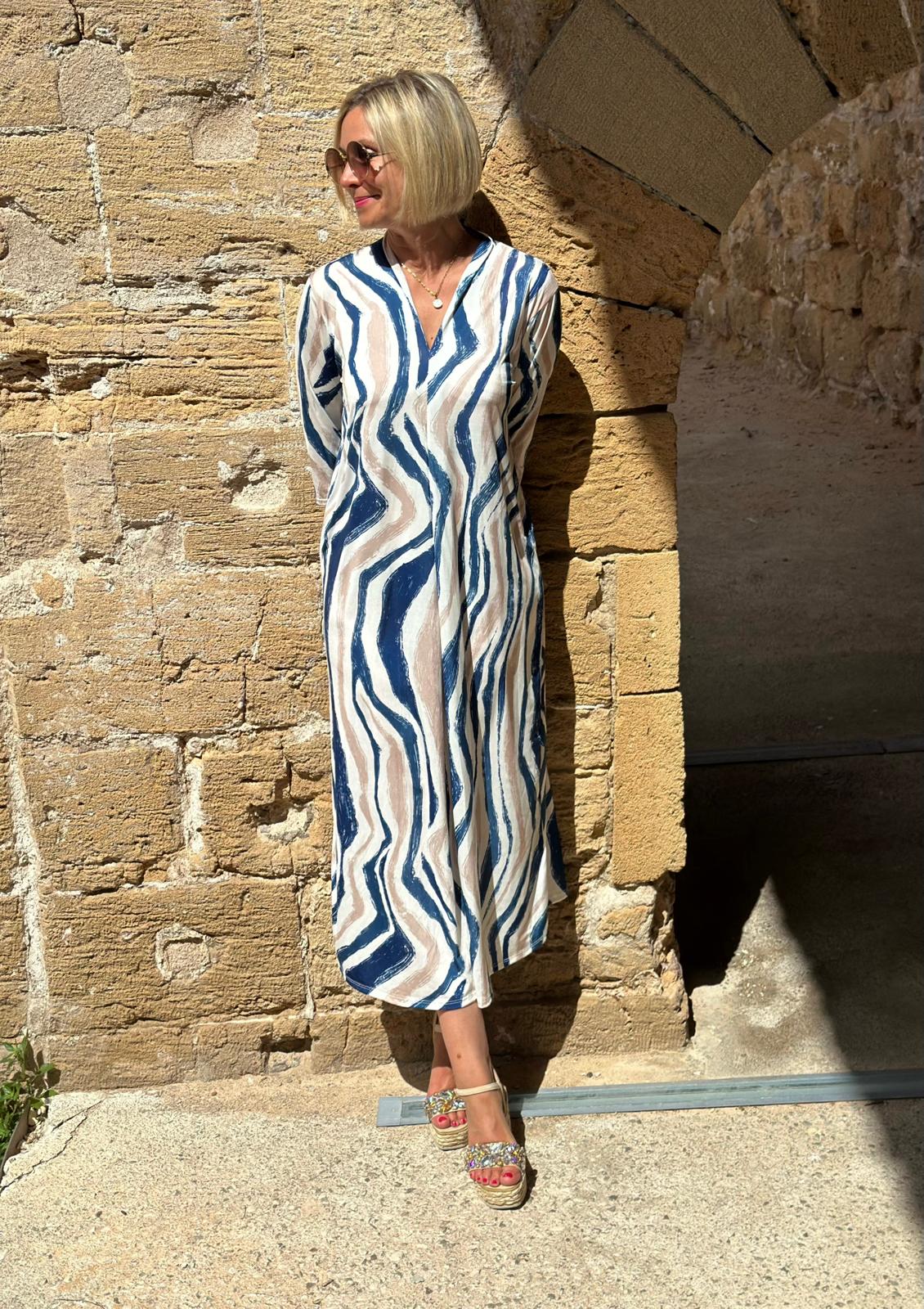 "Everyday-Chic" Maxikleid mit fließendem Muster in Navy