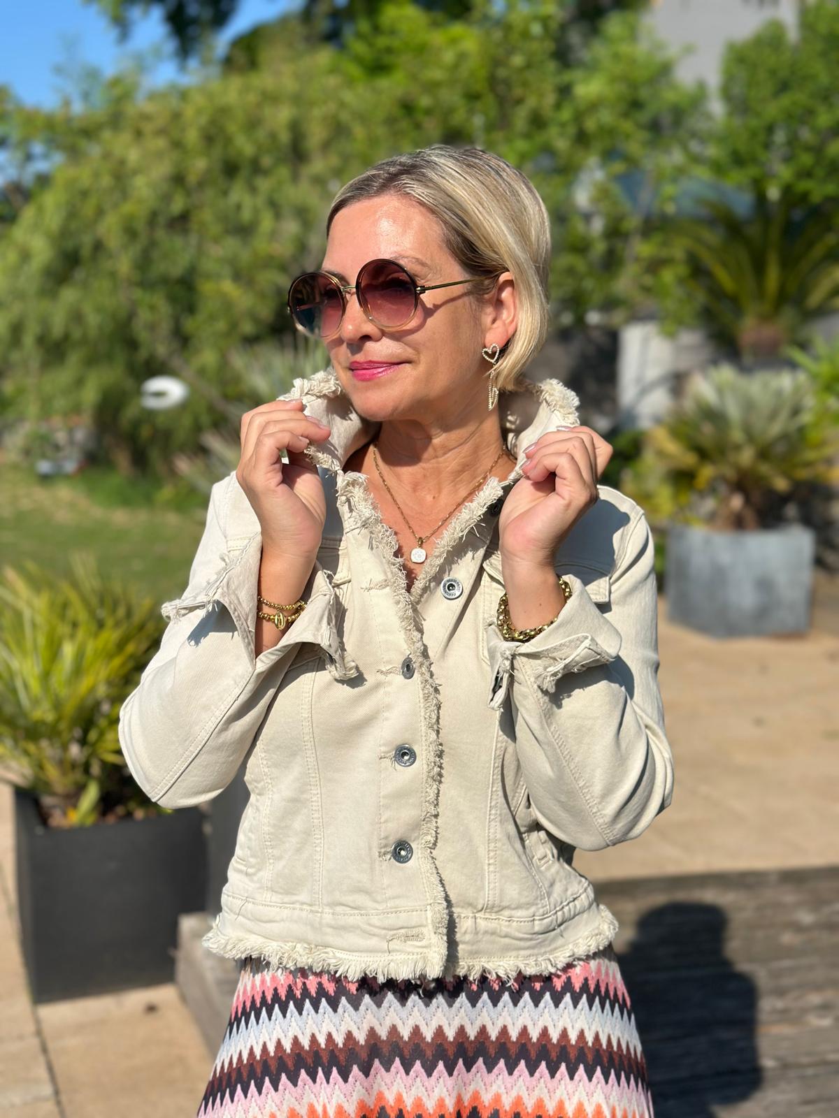 Jeansjacke SANDY – Fransenliebe in Beige