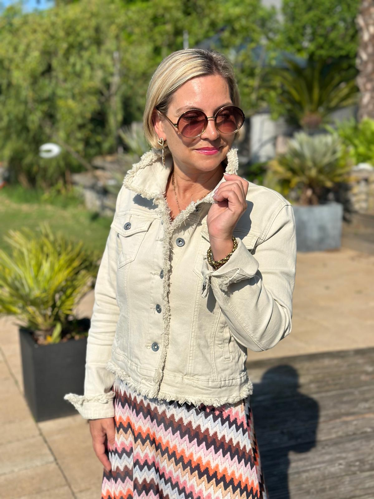 Jeansjacke SANDY – Fransenliebe in Beige
