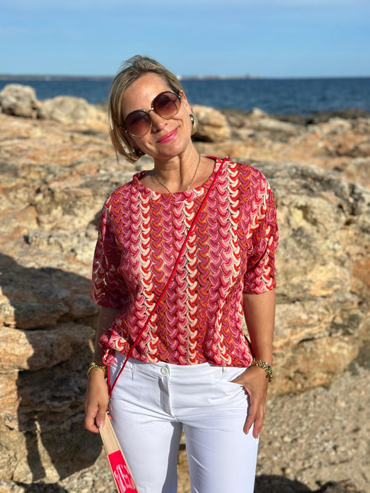 Feinstrickshirt "Cherry Red" – Sommermuster & Häkeloptik