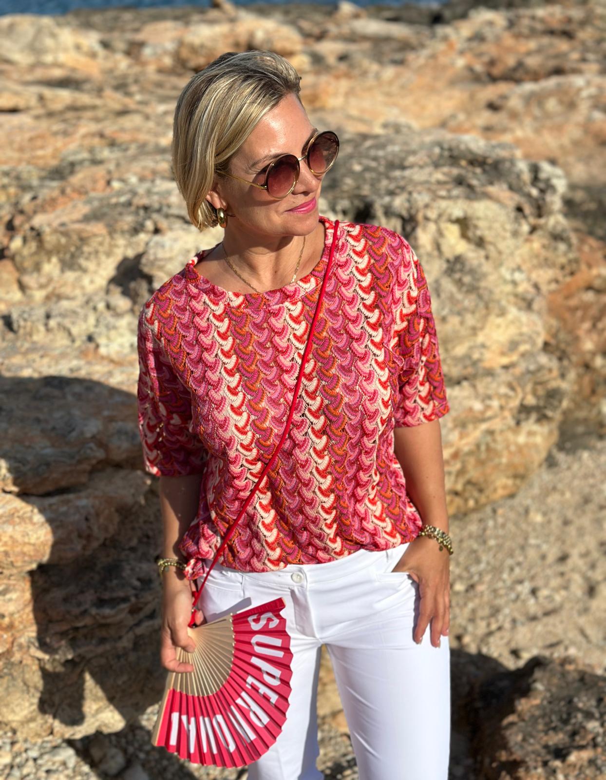 Feinstrickshirt "Cherry Red" – Sommermuster & Häkeloptik