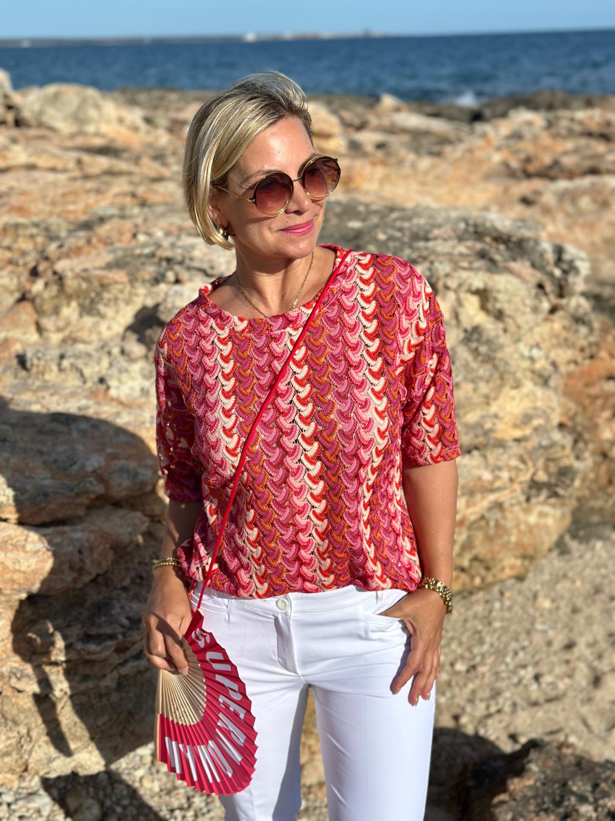 Feinstrickshirt "Cherry Red" – Sommermuster & Häkeloptik