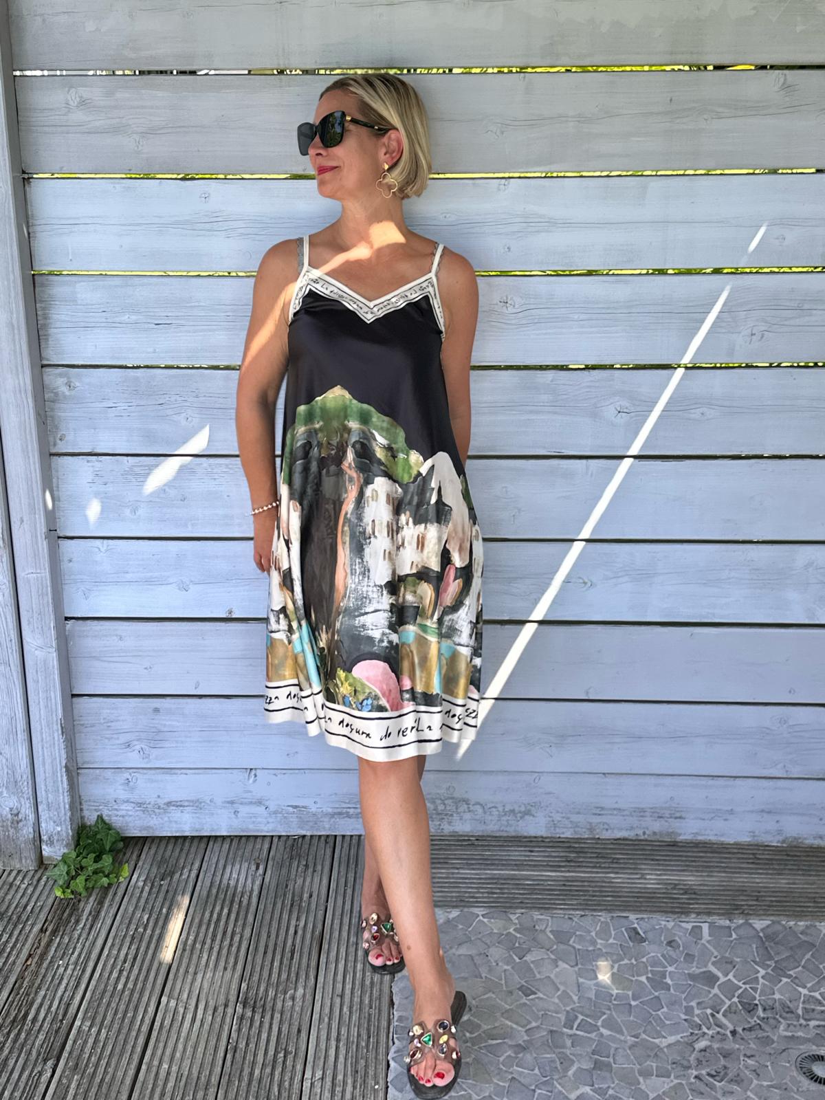 Kurzes Lieblingskleid "Mediterranean Pearl" in Schwarz