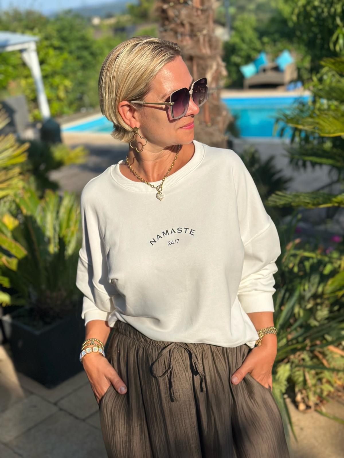 Namaste Bliss Sweatshirt – Weiss