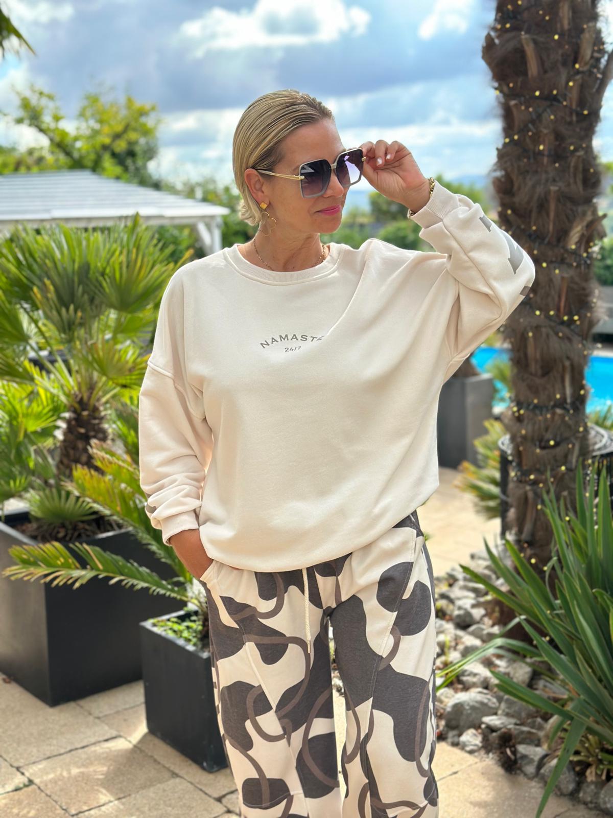 Namaste Bliss Sweatshirt - Beige & Cremé