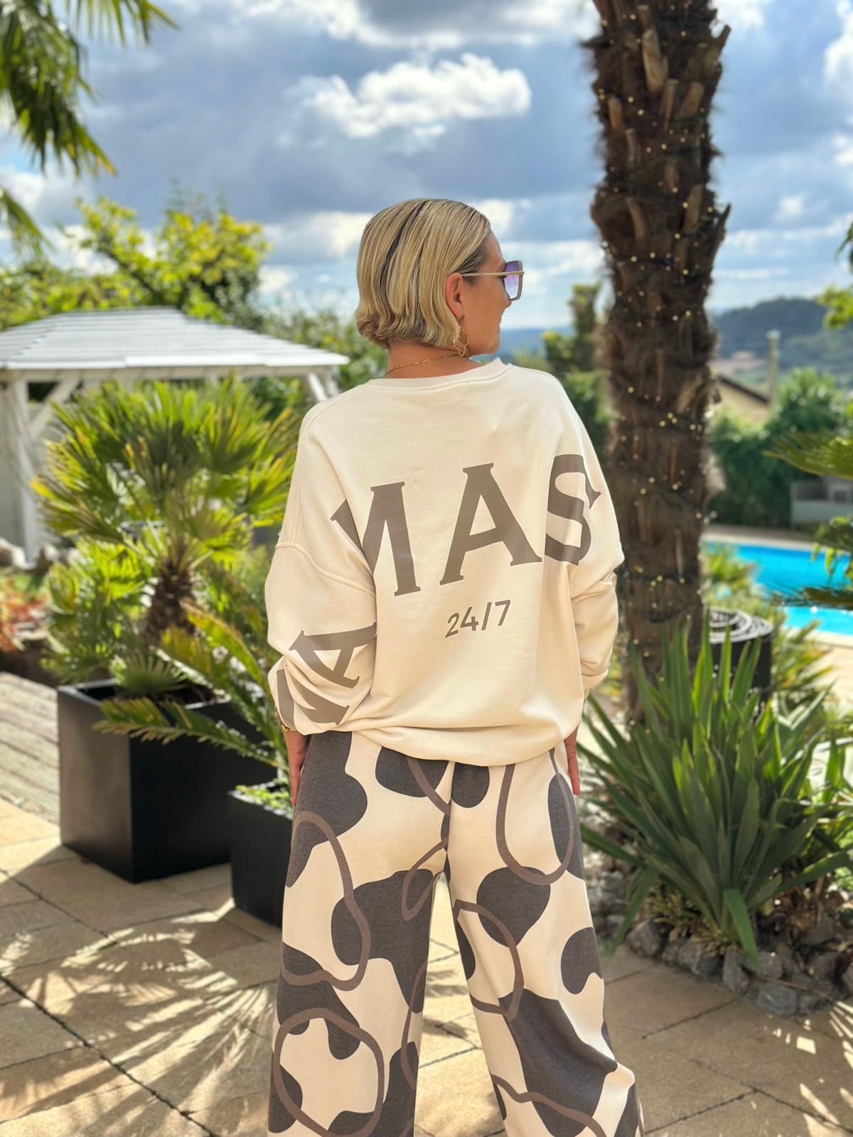 Namaste Bliss Sweatshirt - Beige & Cremé