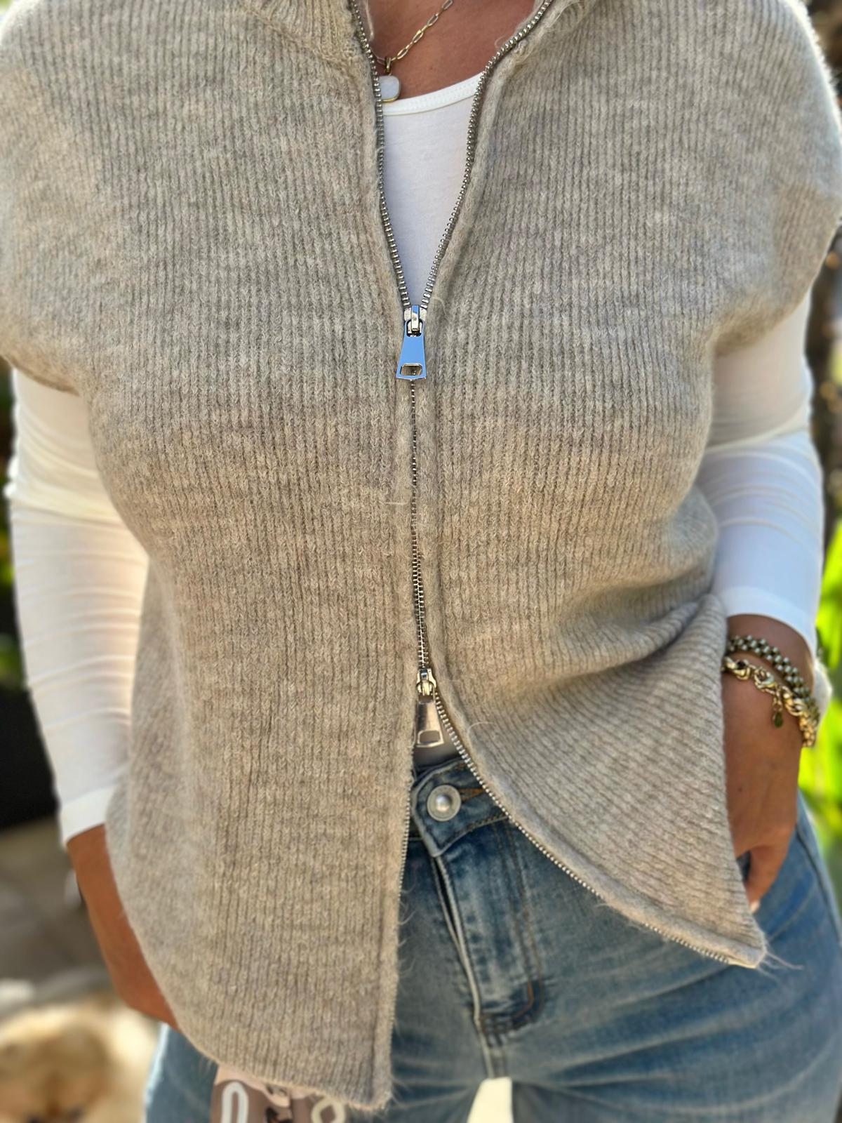 Cozy Zip Strickweste – Light Grey