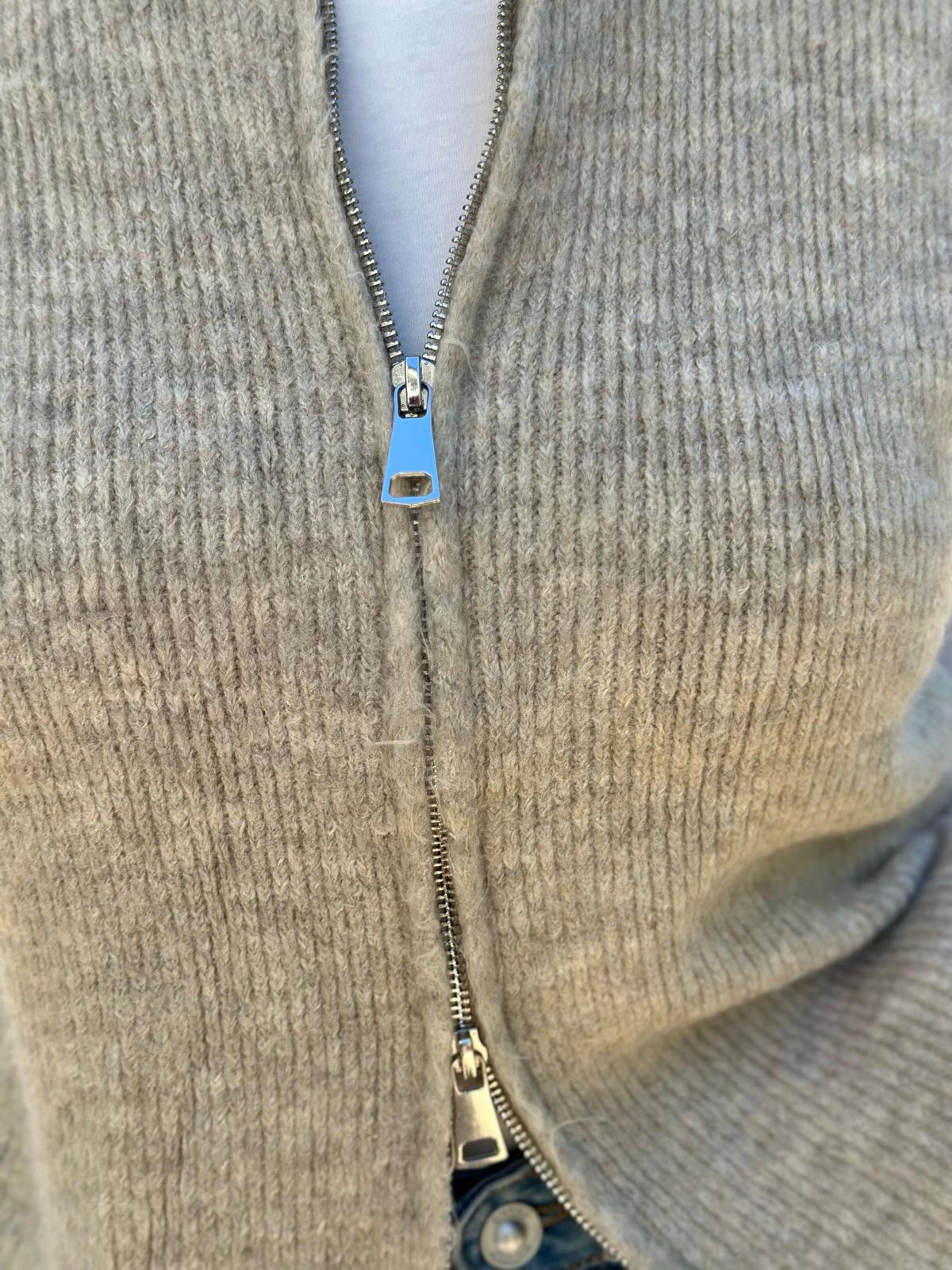 Cozy Zip Strickweste – Light Grey