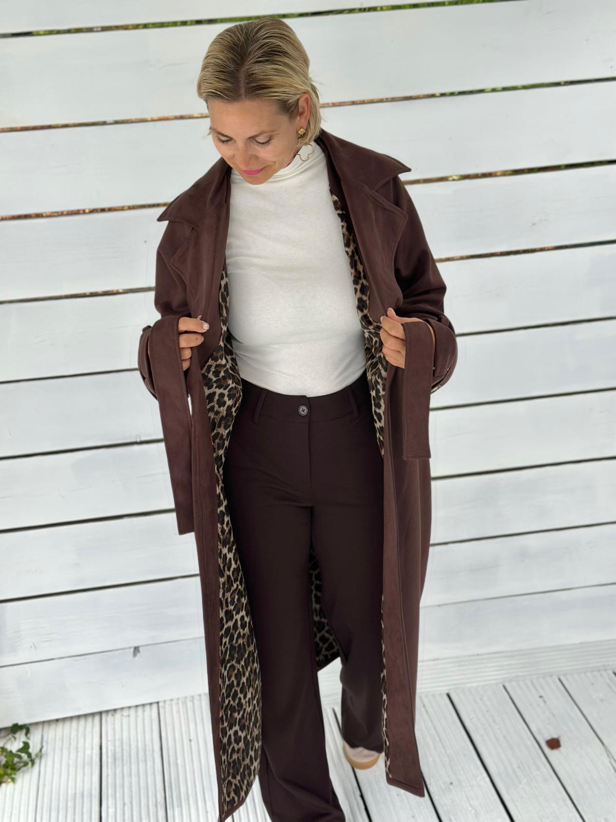 Chocolate Muse – Trenchcoat in Wildleder-Optik