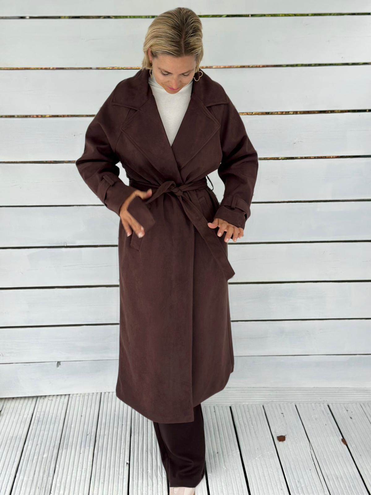 Chocolate Muse – Trenchcoat in Wildleder-Optik