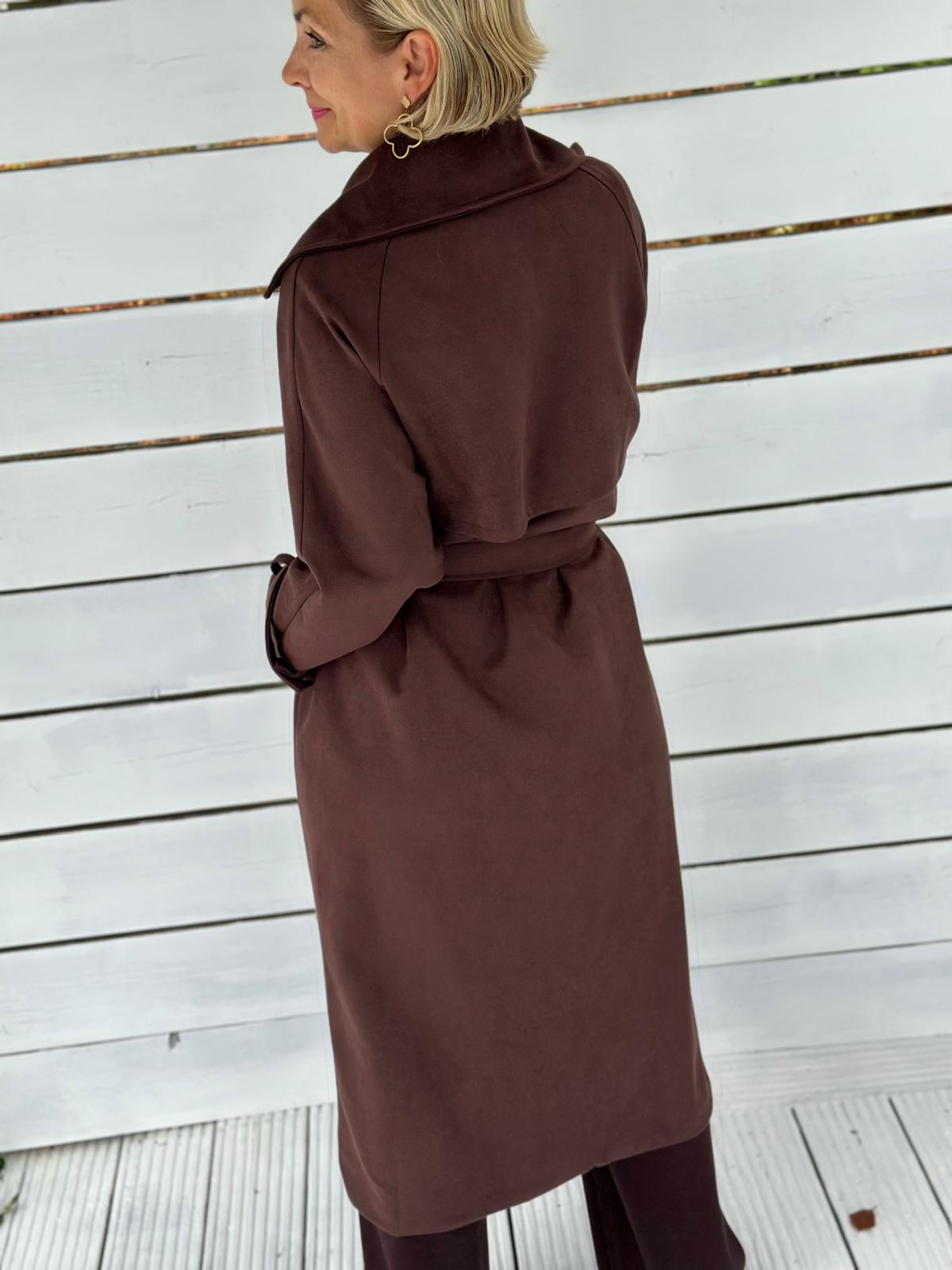 Chocolate Muse – Trenchcoat in Wildleder-Optik
