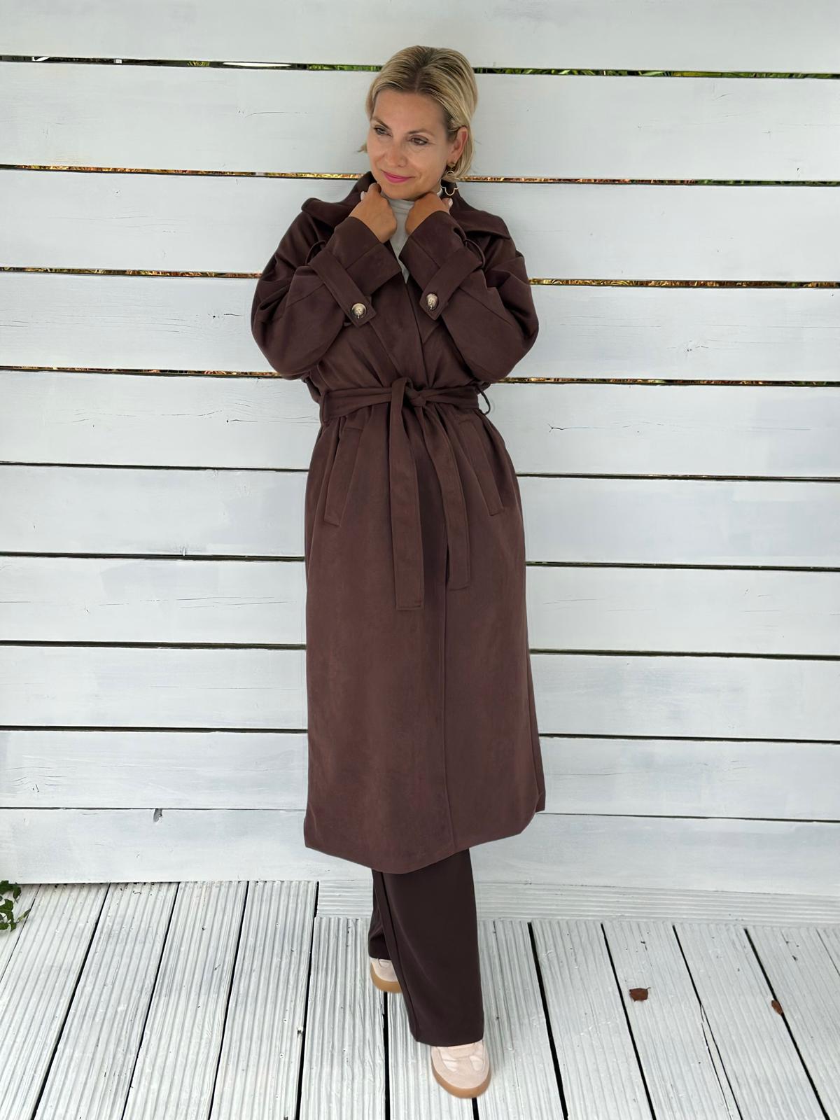 Chocolate Muse – Trenchcoat in Wildleder-Optik