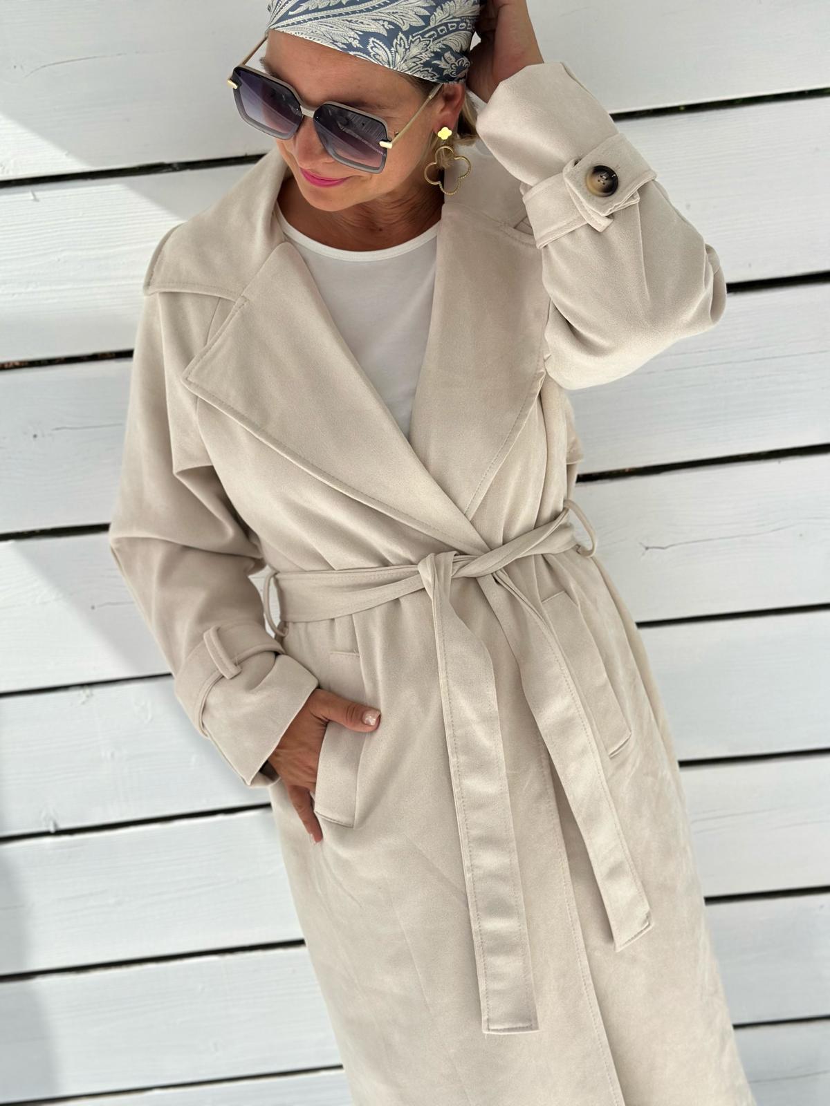 Cremé Muse – Trenchcoat in Wildleder-Optik