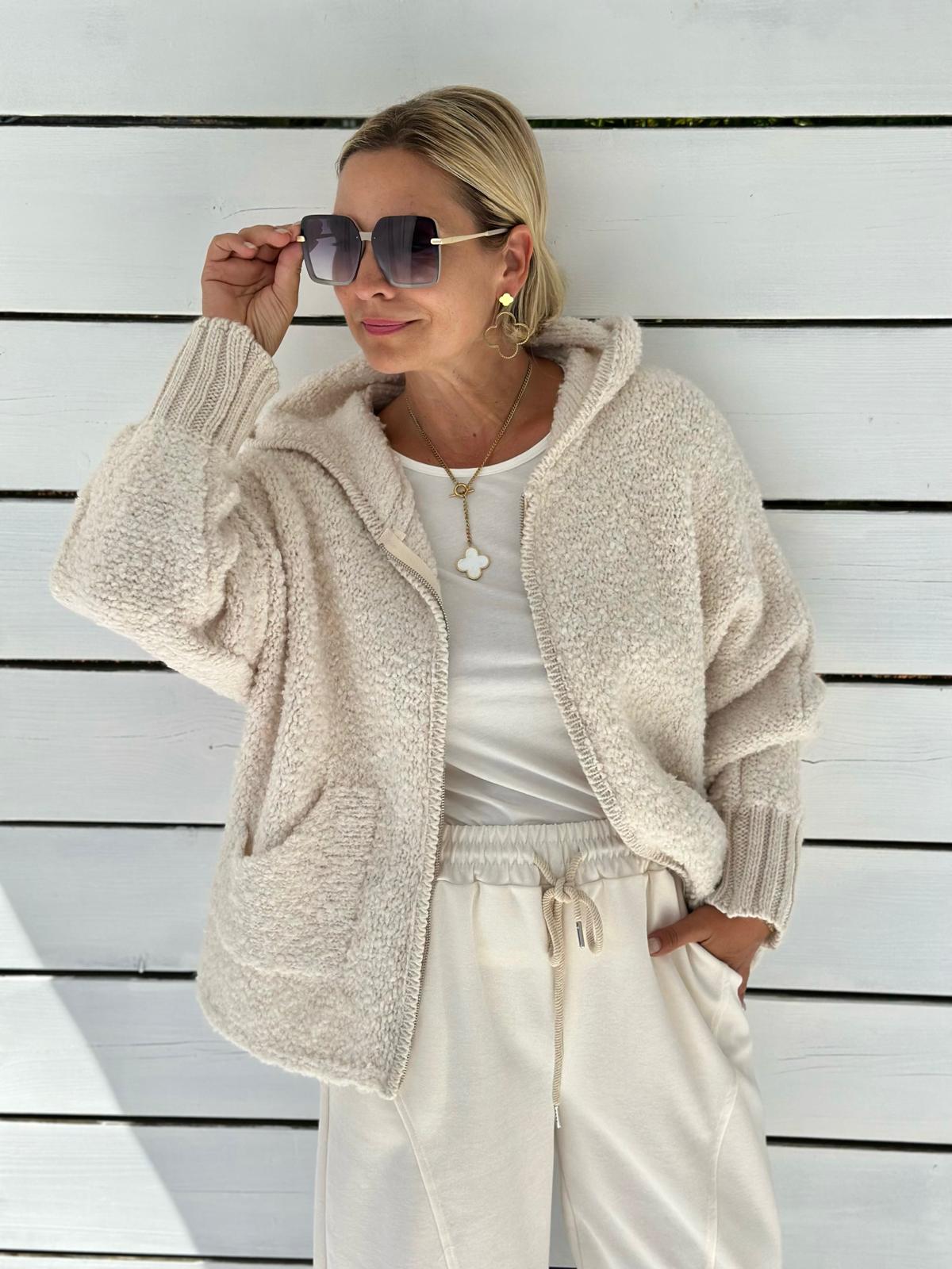 Cozy Bouclé Kapuzenjacke – Cream