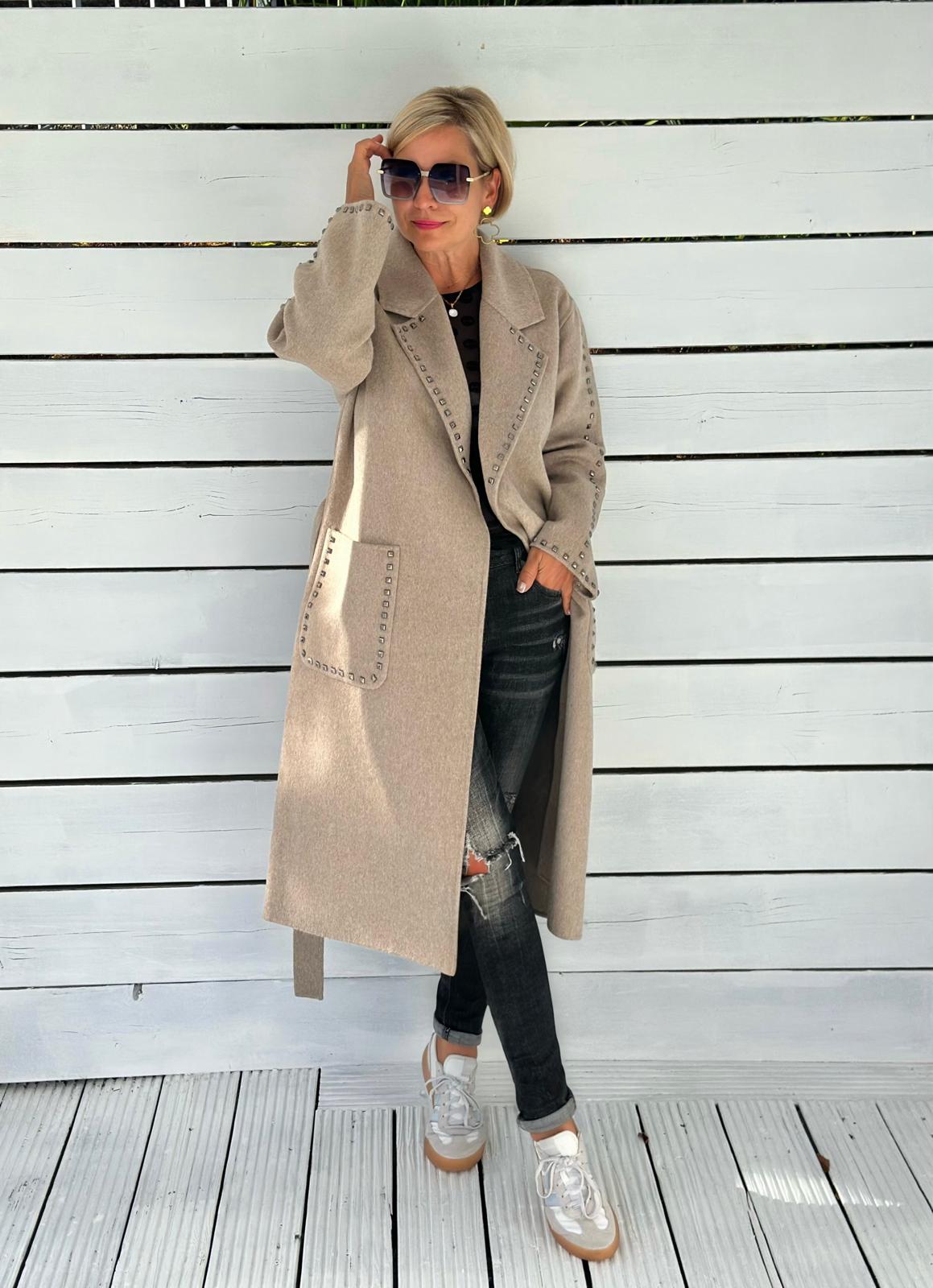 LEO & UGO Statement-Mantel in Taupe mit Nieten-Details