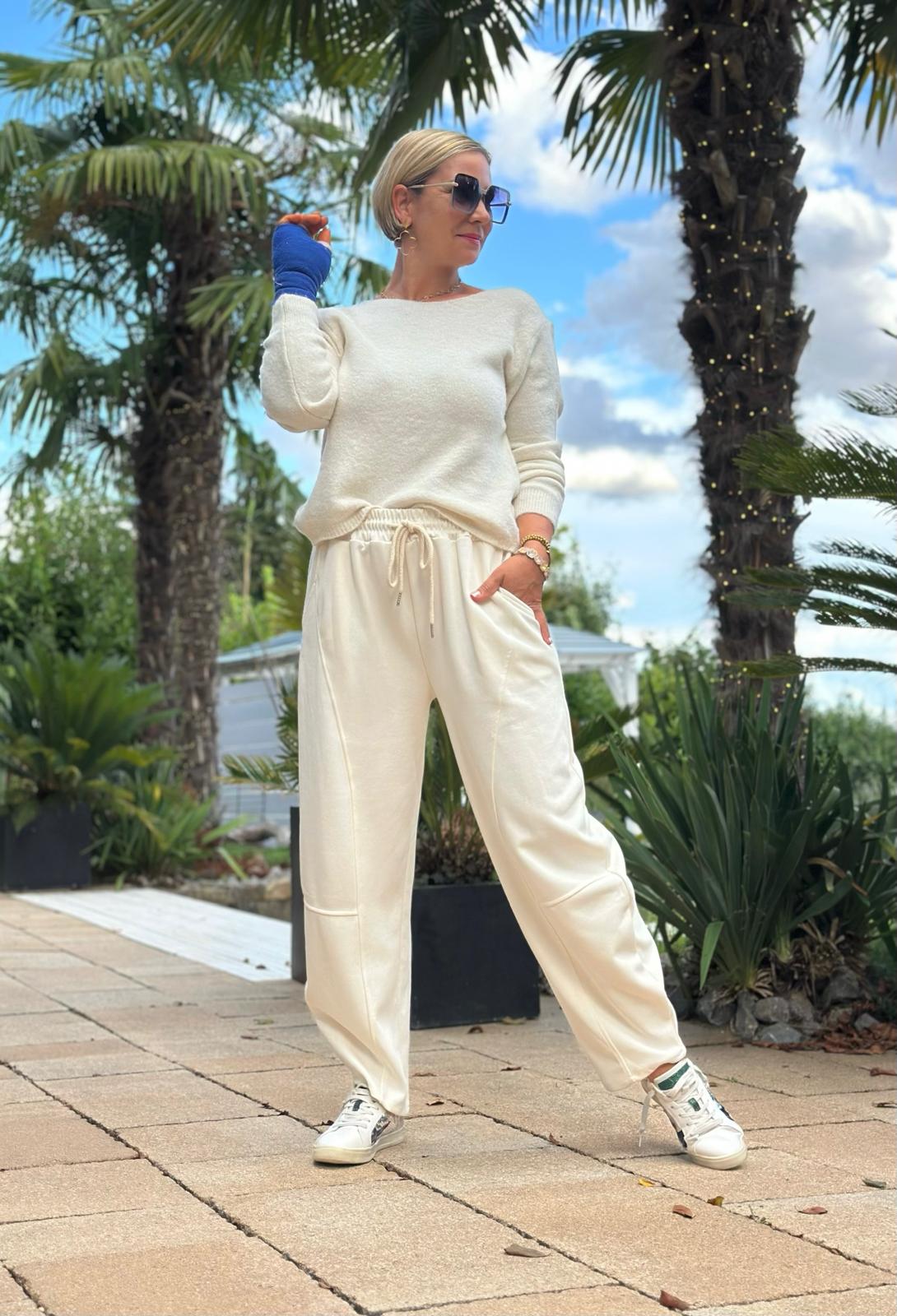 Pullover „Élise“ – Creme mit Spitzenrücken & Knotendetail