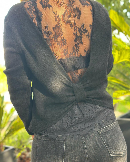 Pullover „Noir Élise“ – Schwarz mit Spitzenrücken & Knotendetail