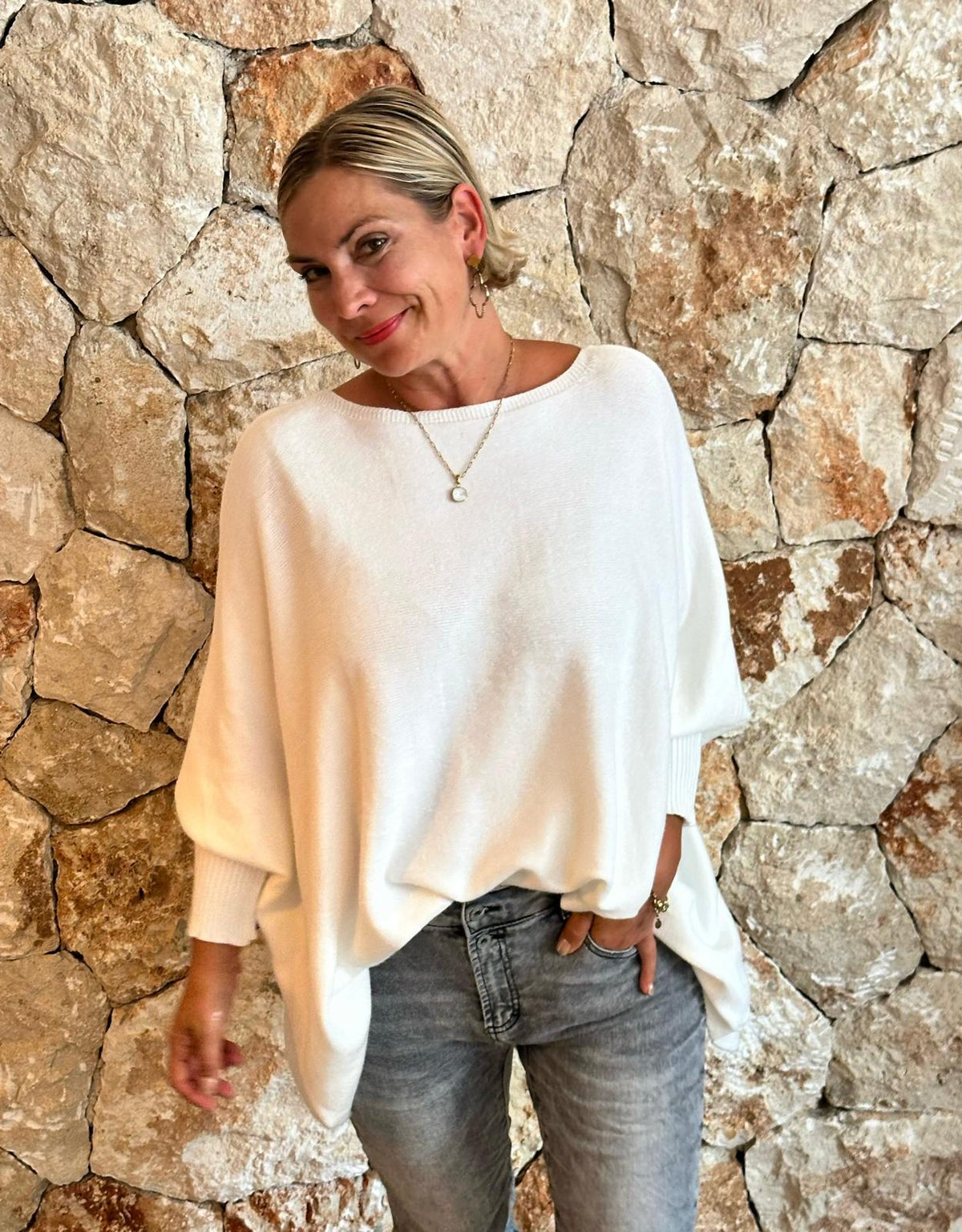 COZY CAPE – Oversized Pullover Off White