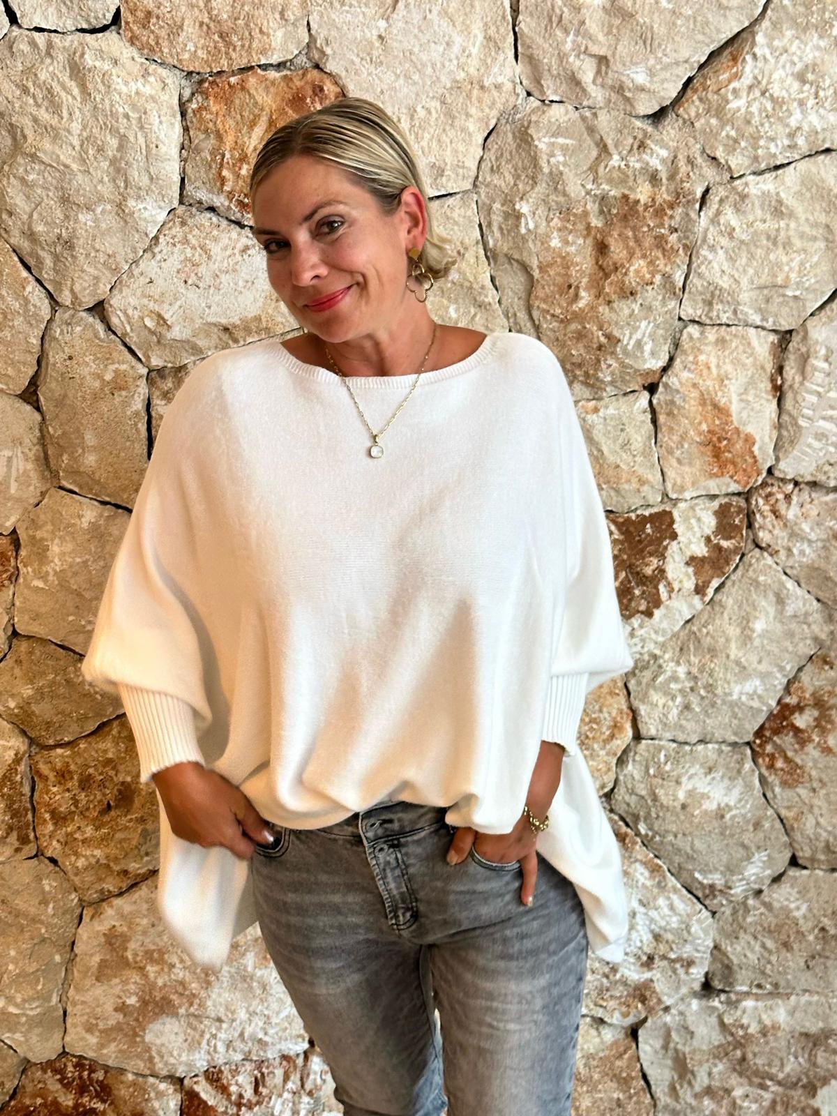 COZY CAPE – Oversized Pullover Off White