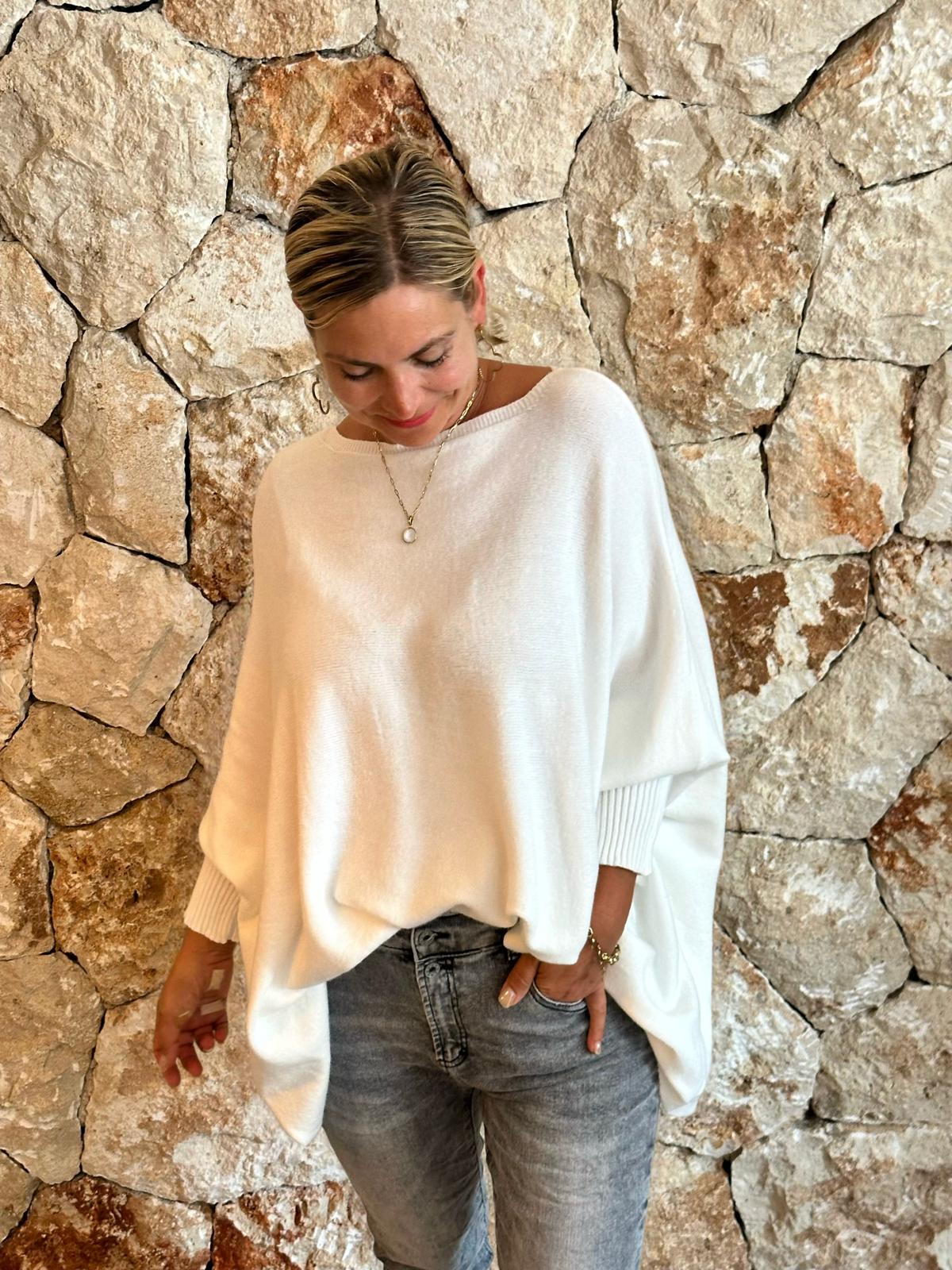 COZY CAPE – Oversized Pullover Off White