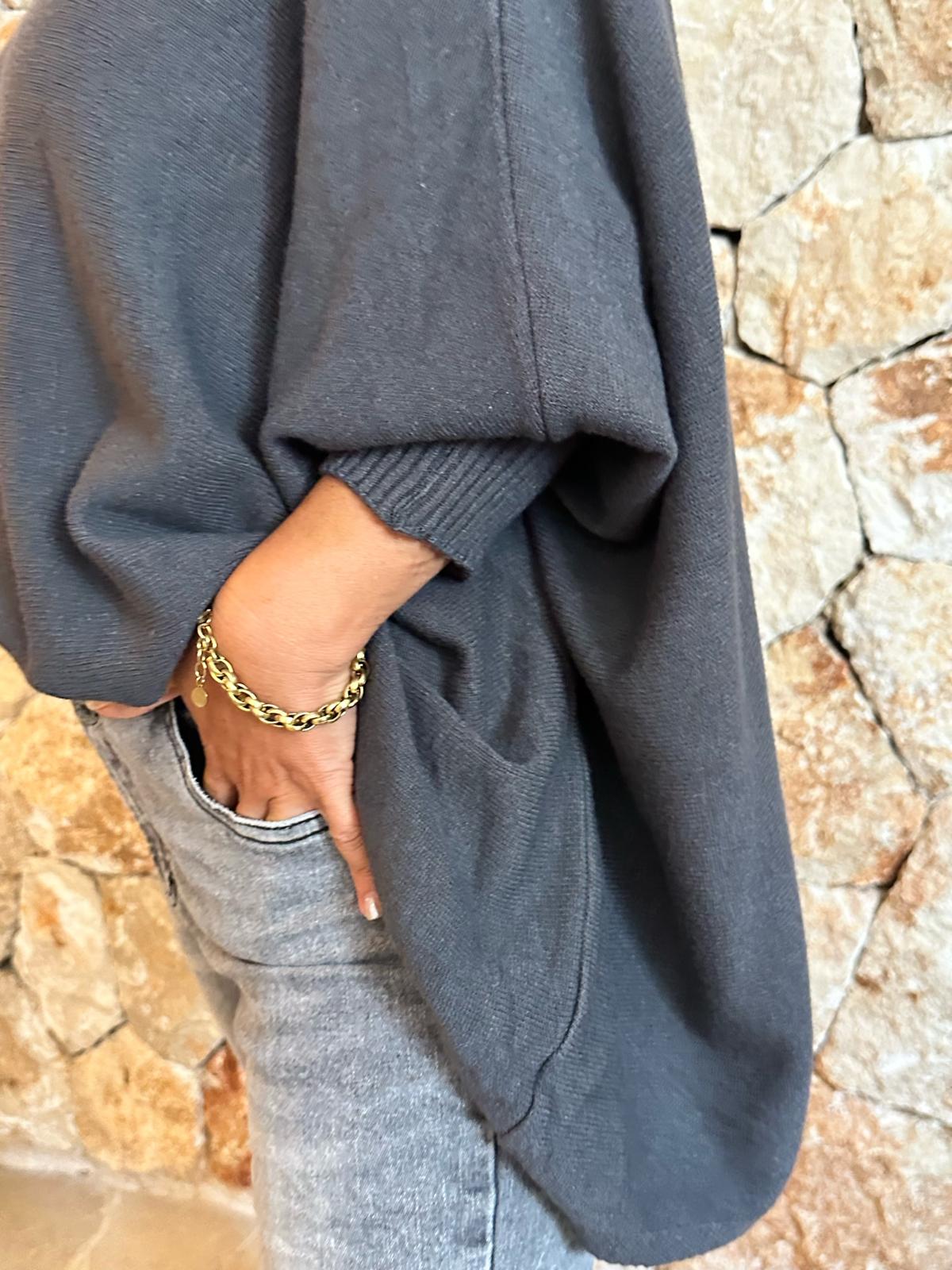 COZY CAPE – Oversized Pullover Anthrazit