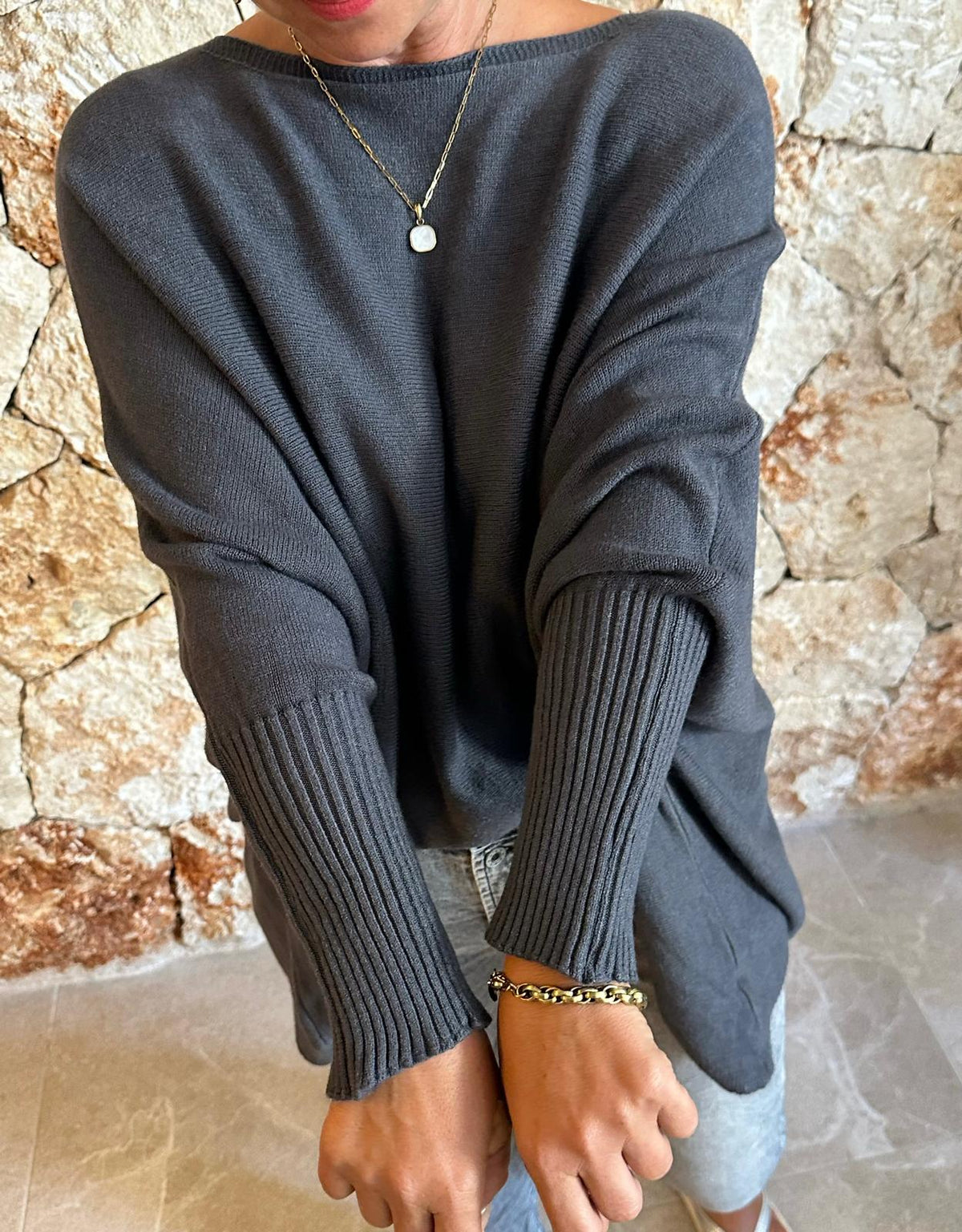 COZY CAPE – Oversized Pullover Anthrazit