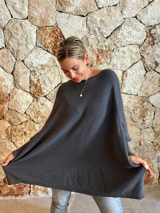 COZY CAPE – Oversized Pullover Anthrazit