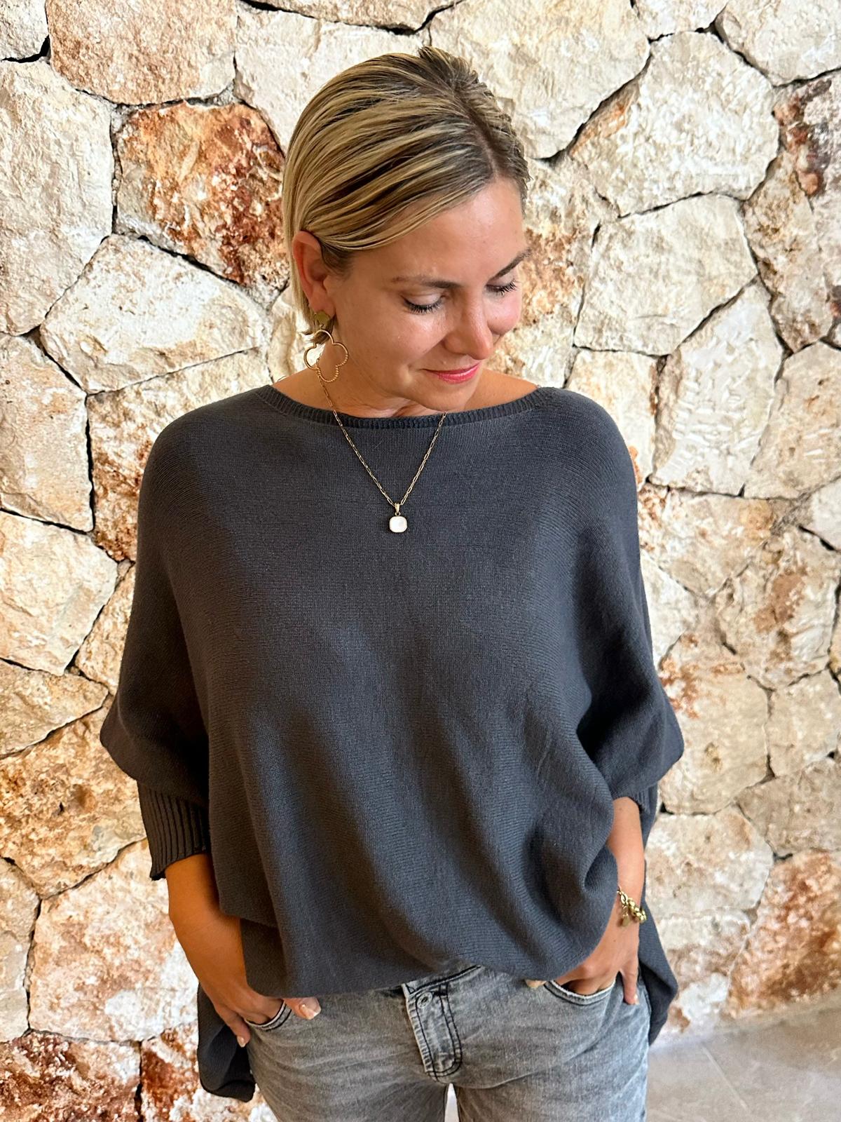COZY CAPE – Oversized Pullover Anthrazit