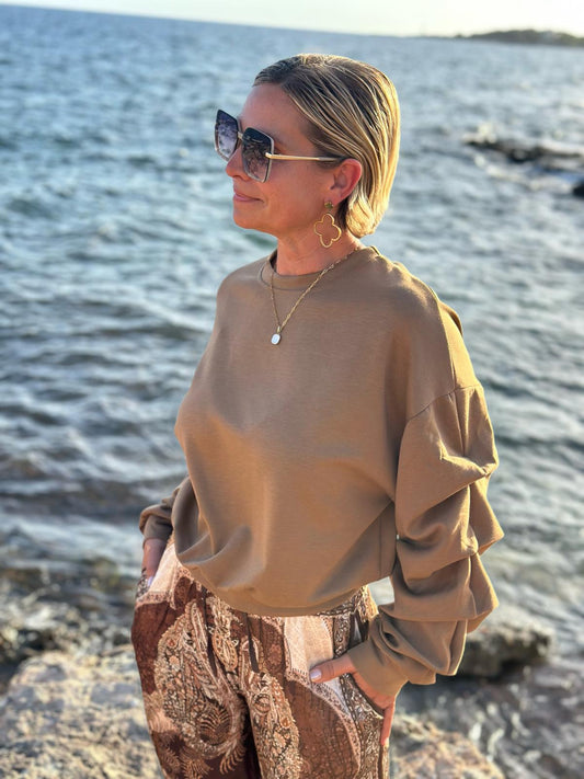 RUFFLE MOOD – Sweatshirt mit Statement-Ärmeln in Camel