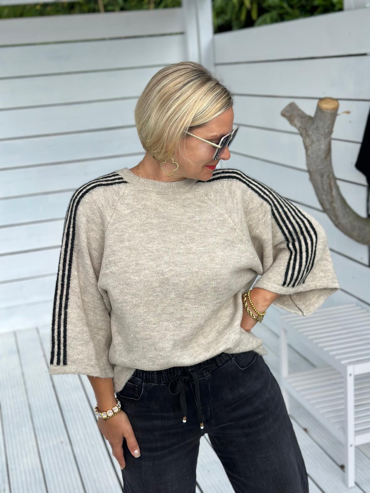 Sporty Stripe Knit – Beige