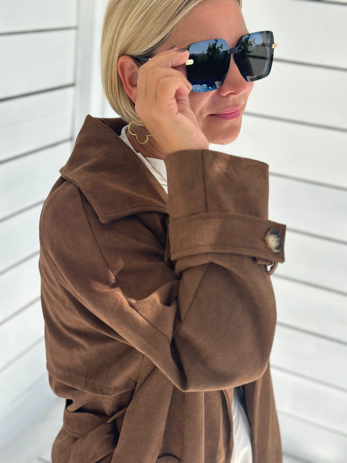 Toffee Love – Trenchcoat in Wildleder-Optik