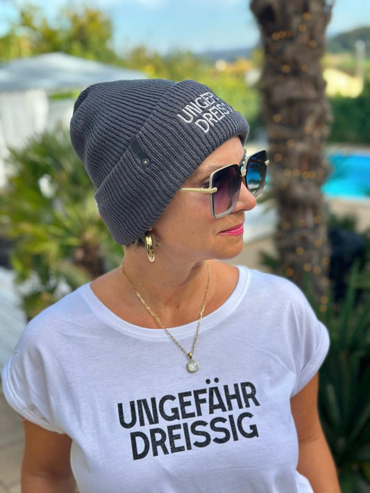 BE FAMOUS Mütze - „Ungefähr Dreissig“ Anthrazit