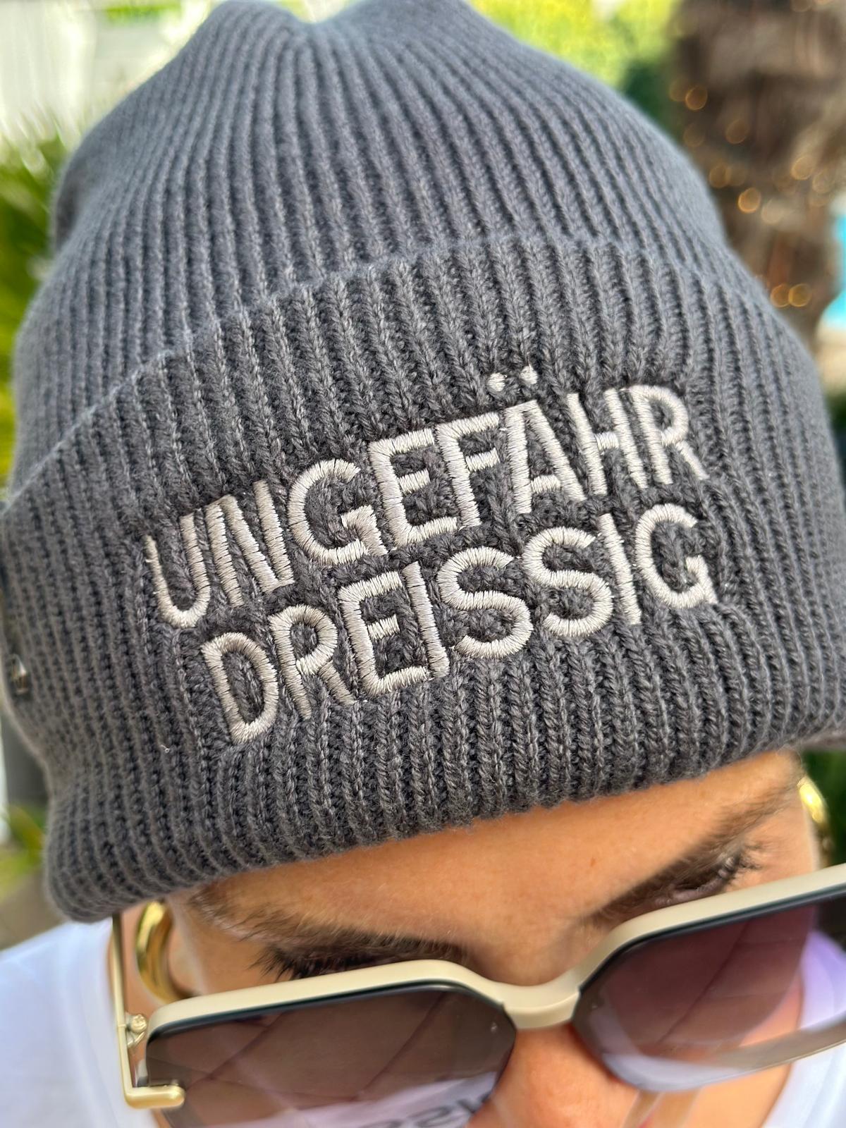 BE FAMOUS Mütze - „Ungefähr Dreissig“ Anthrazit