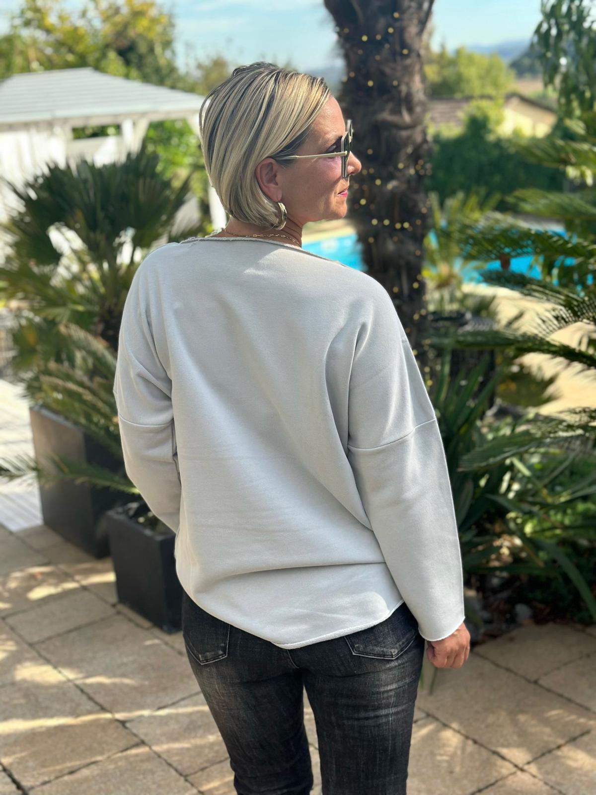 BE FAMOUS „Einzelstück“ Statement Sweater – Hellgrau