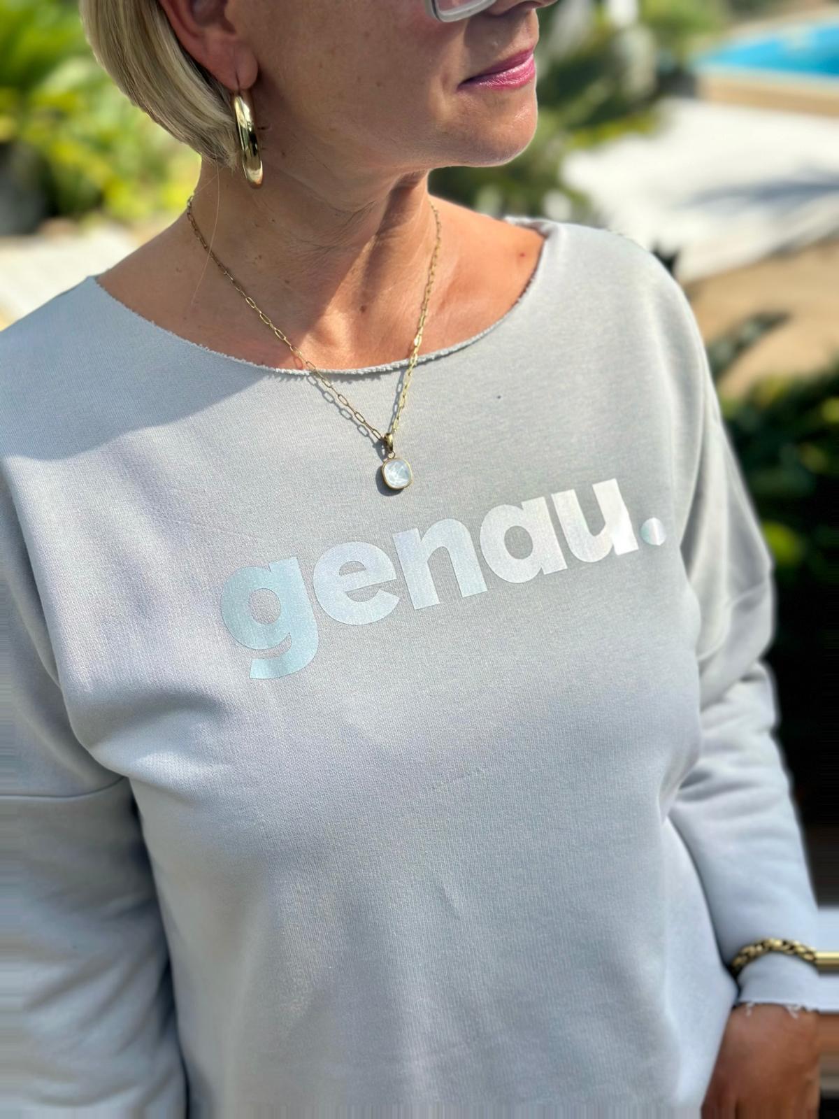 BE FAMOUS „Genau.“ Statement Sweater – Hellgrau