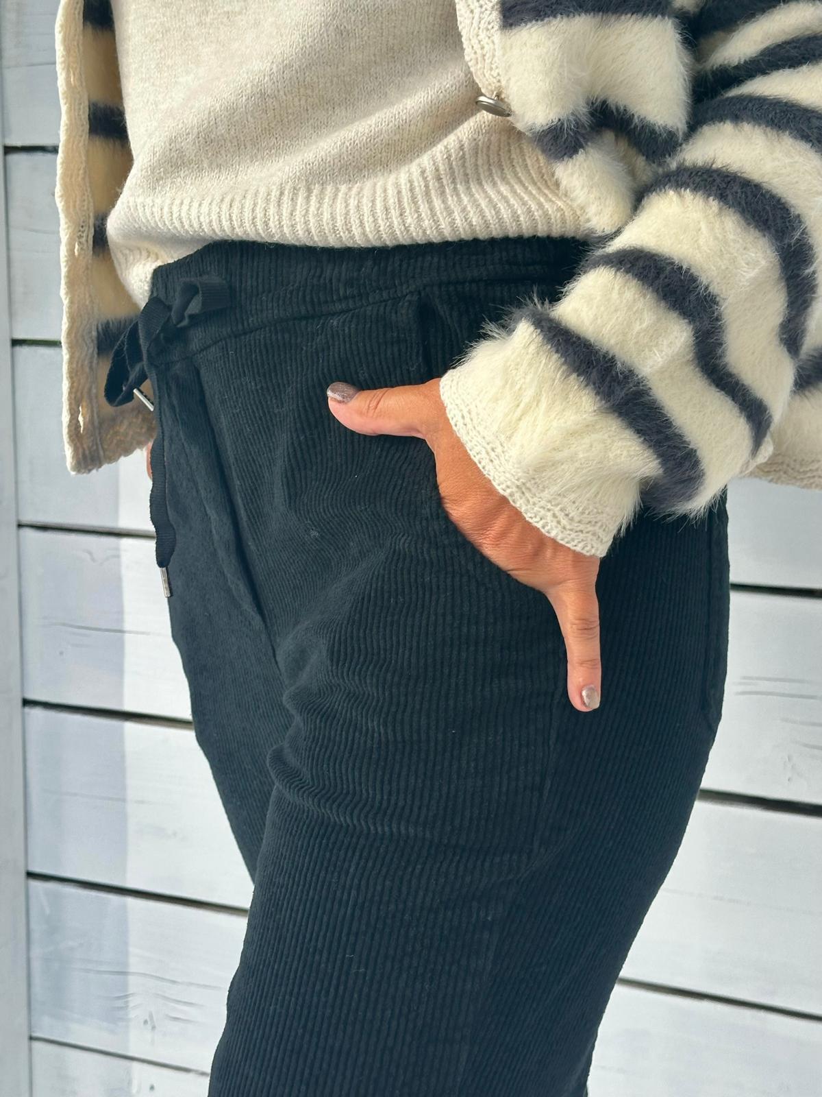 Cordhose „Cozy Cord“ – Schwarz