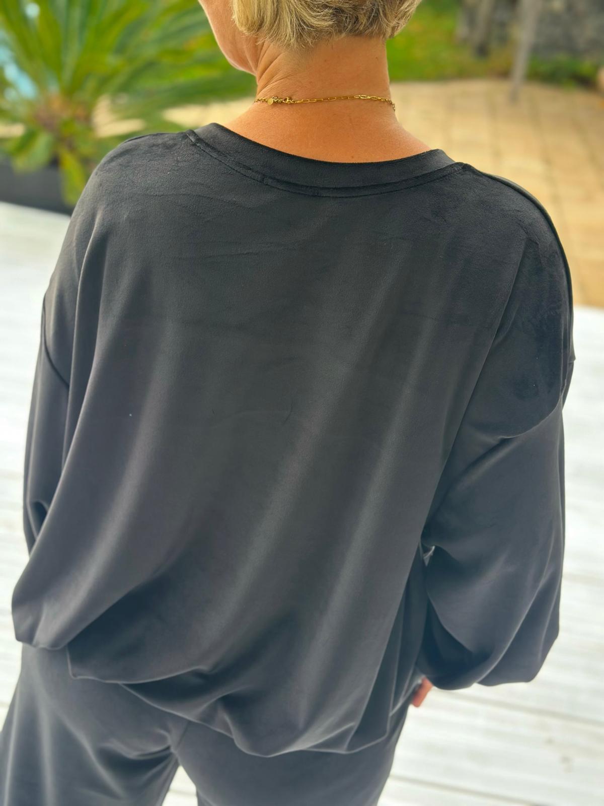 BLACK VELVET – Kuschelweicher Oversize-Pullover mit Ballonärmeln