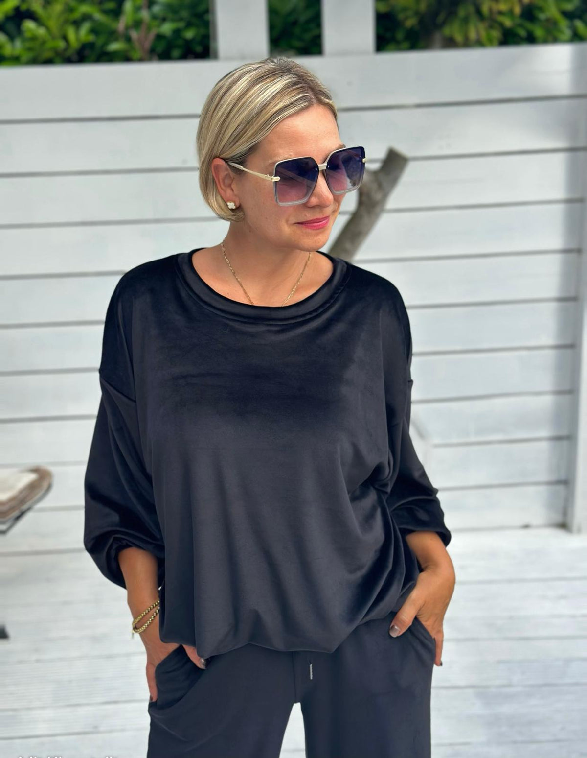 BLACK VELVET – Kuschelweicher Oversize-Pullover mit Ballonärmeln