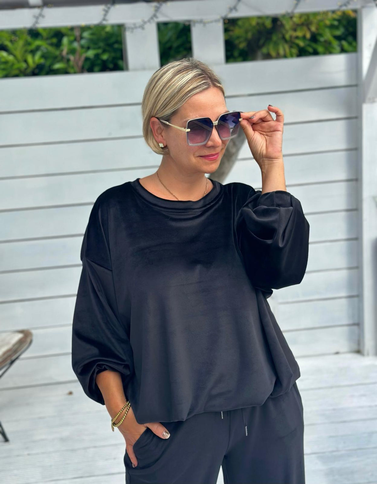 BLACK VELVET – Kuschelweicher Oversize-Pullover mit Ballonärmeln