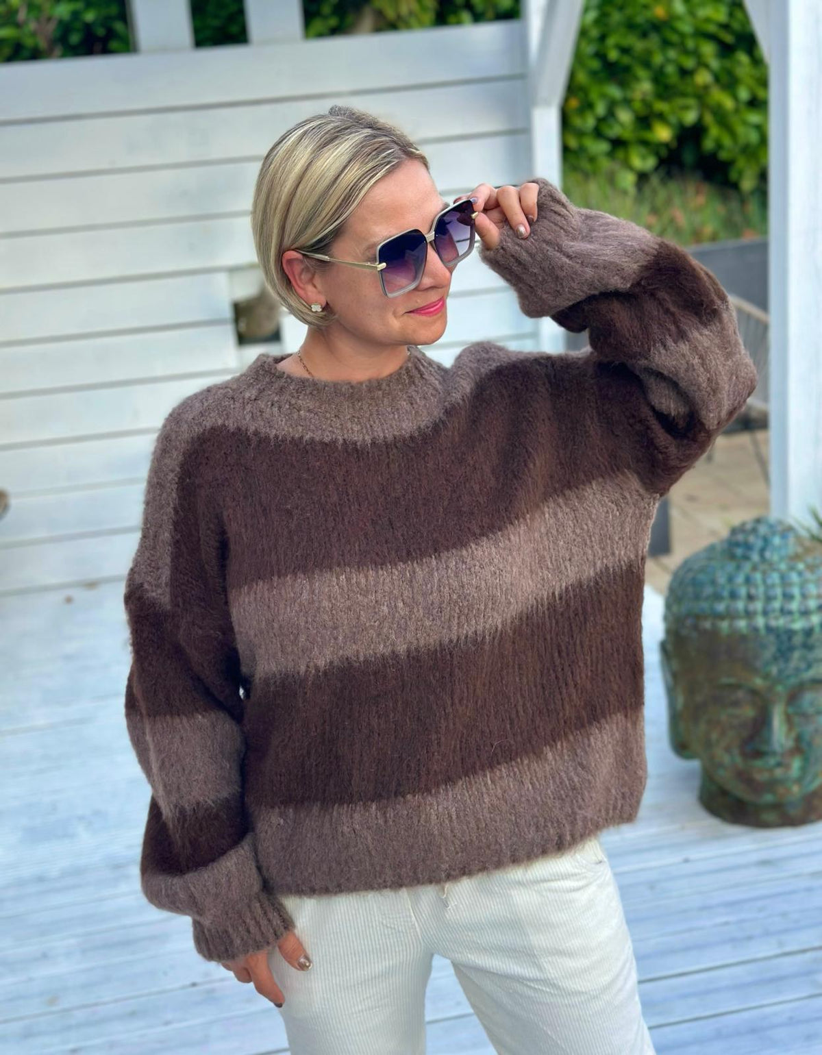 MOCHA STRIPES – Kuscheliger Streifenpullover in warmen Brauntönen