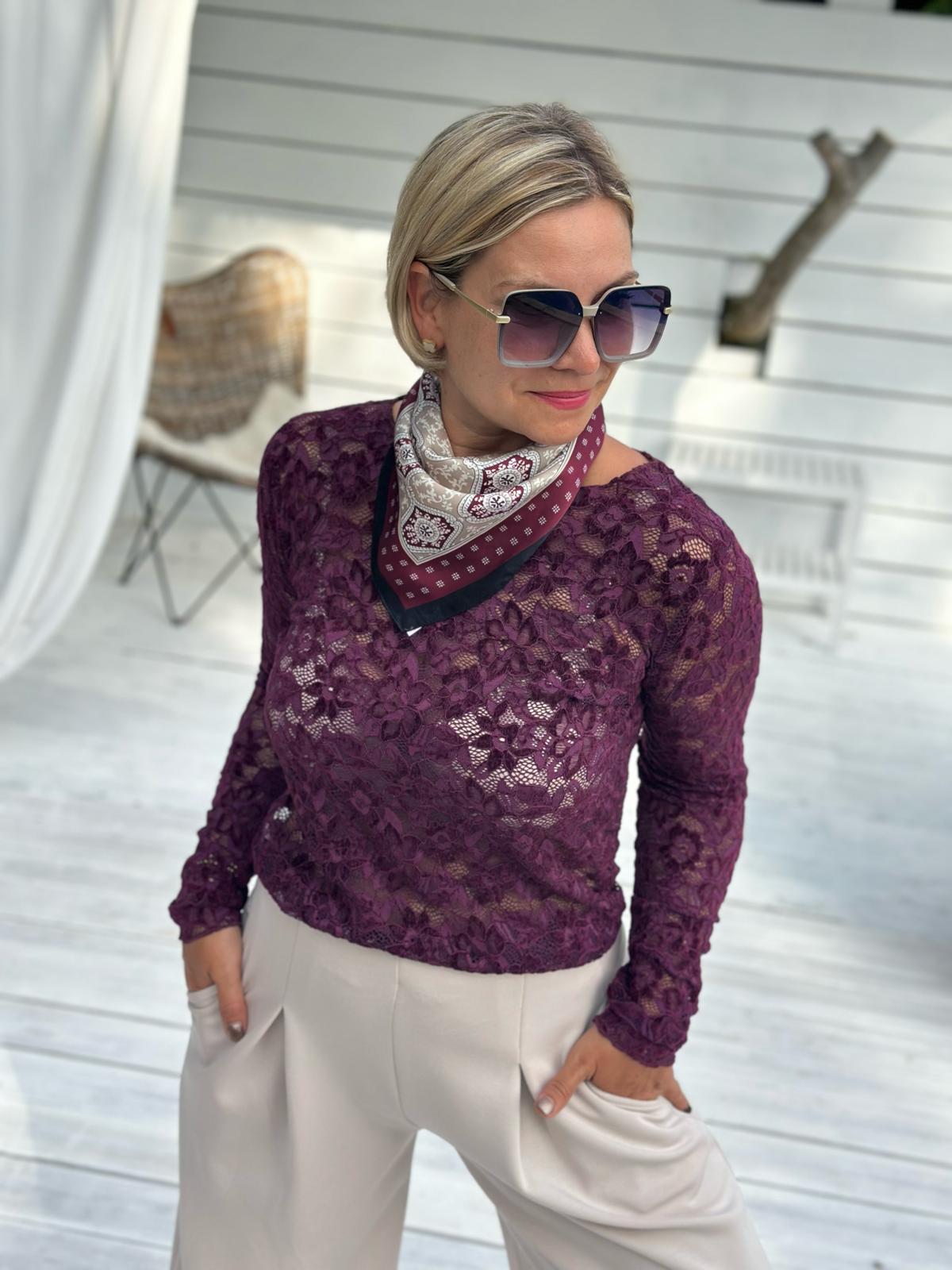 BORDEAUX LACE – Elegantes Langarmshirt mit floraler Spitze
